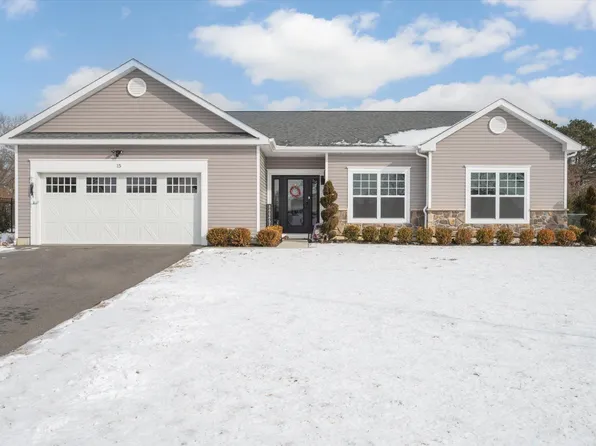 15 Pondview Circle, Shirley, NY 11967