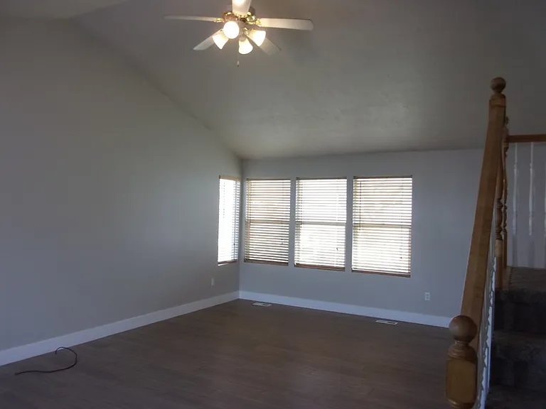 1863 Twilight Ln — Photo 3