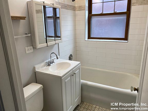 4th image of 3712 N Sheffield Ave #302