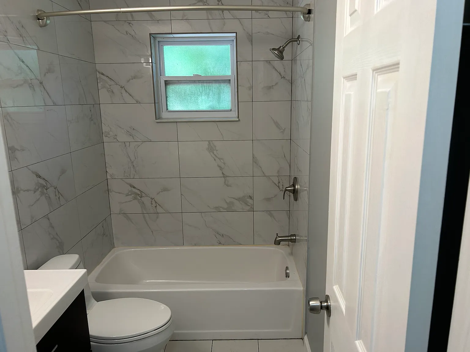 3 bed, 1260 sqft, $3,100 — Photo 2