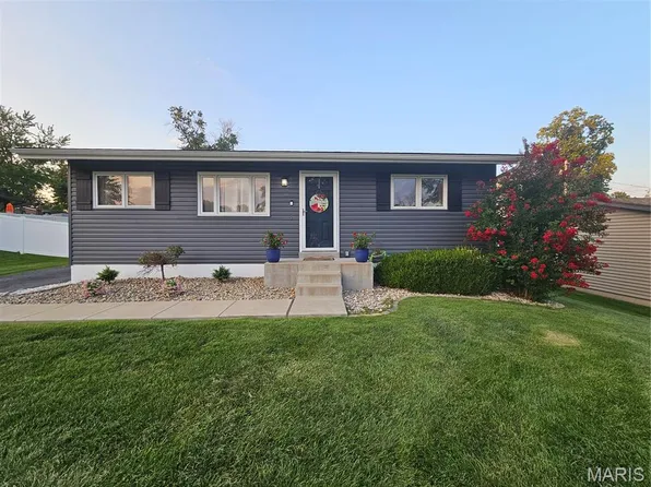 539 Golden Valley Dr, Saint Louis, MO 63129