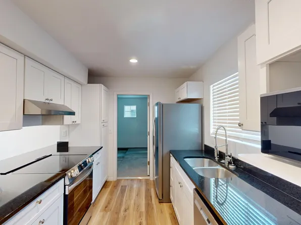 Just Built Contemporary Town Homes in Fantastic North Valley Community