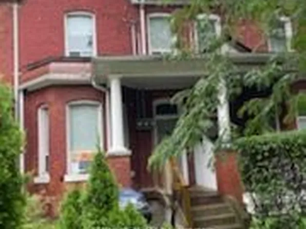 17 Henry St #Basement, Toronto, ON M5T 1W9