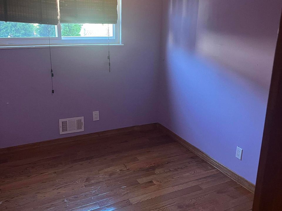 2nd image of 3275 Victory Blvd Floor 2