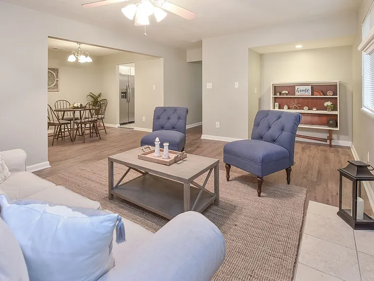 1423 Goldfinch Ln — Photo 11