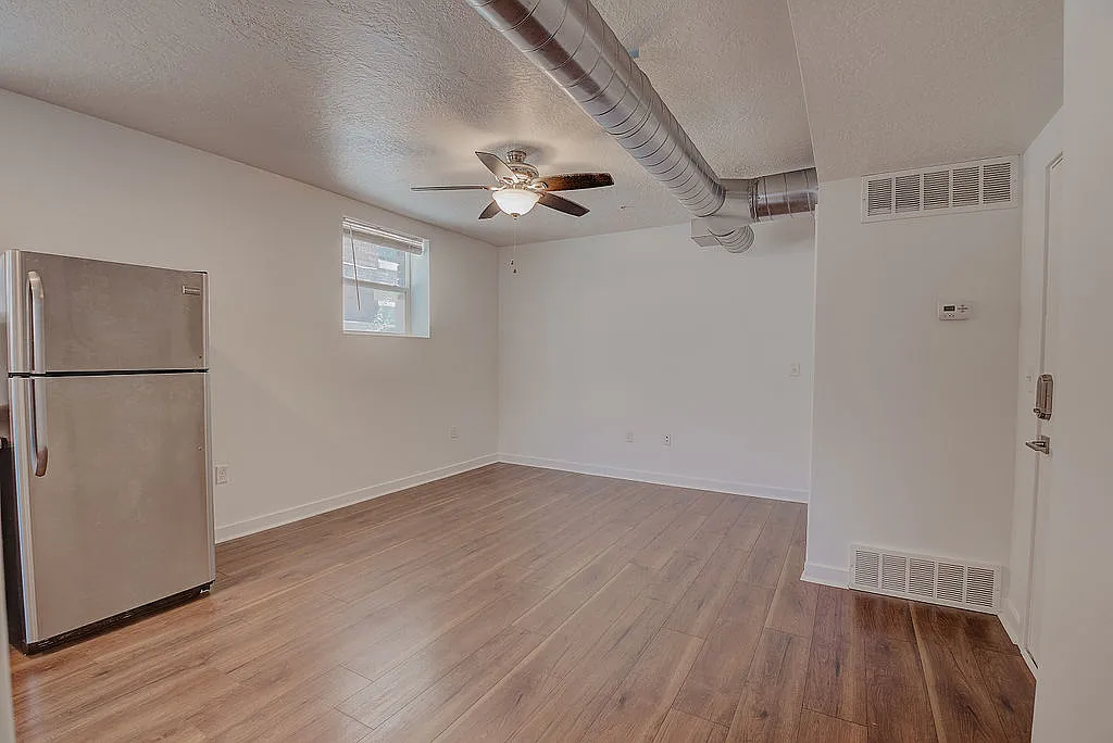 Studio, 350 sqft, $950 — Photo 2