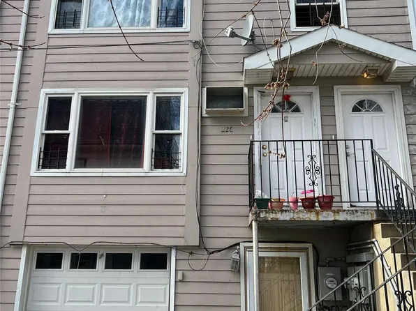 226 Beach 92 St, Far Rockaway, NY 11693