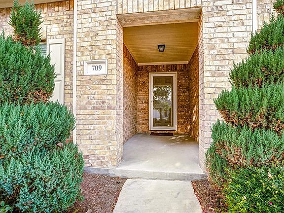 3rd image of 709 Cedar Cove Dr