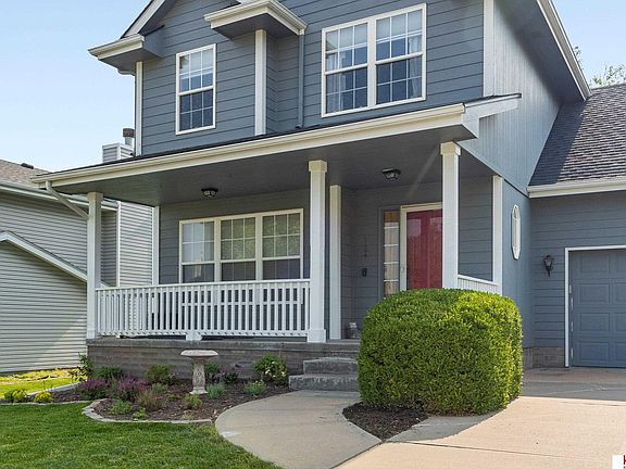 3rd image of 613 Eagle View Dr