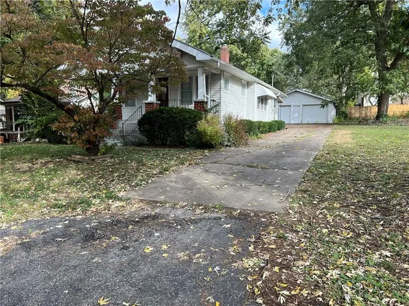 1423 S Hardy Ave, Independence, MO 64052