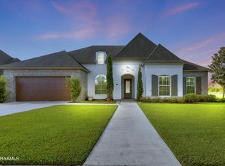 107 Henry James Ct, Youngsville, LA 70592