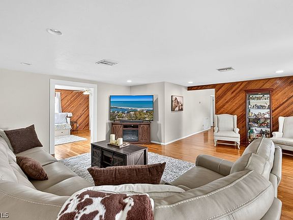 3rd image of 3790 Goggin Rd