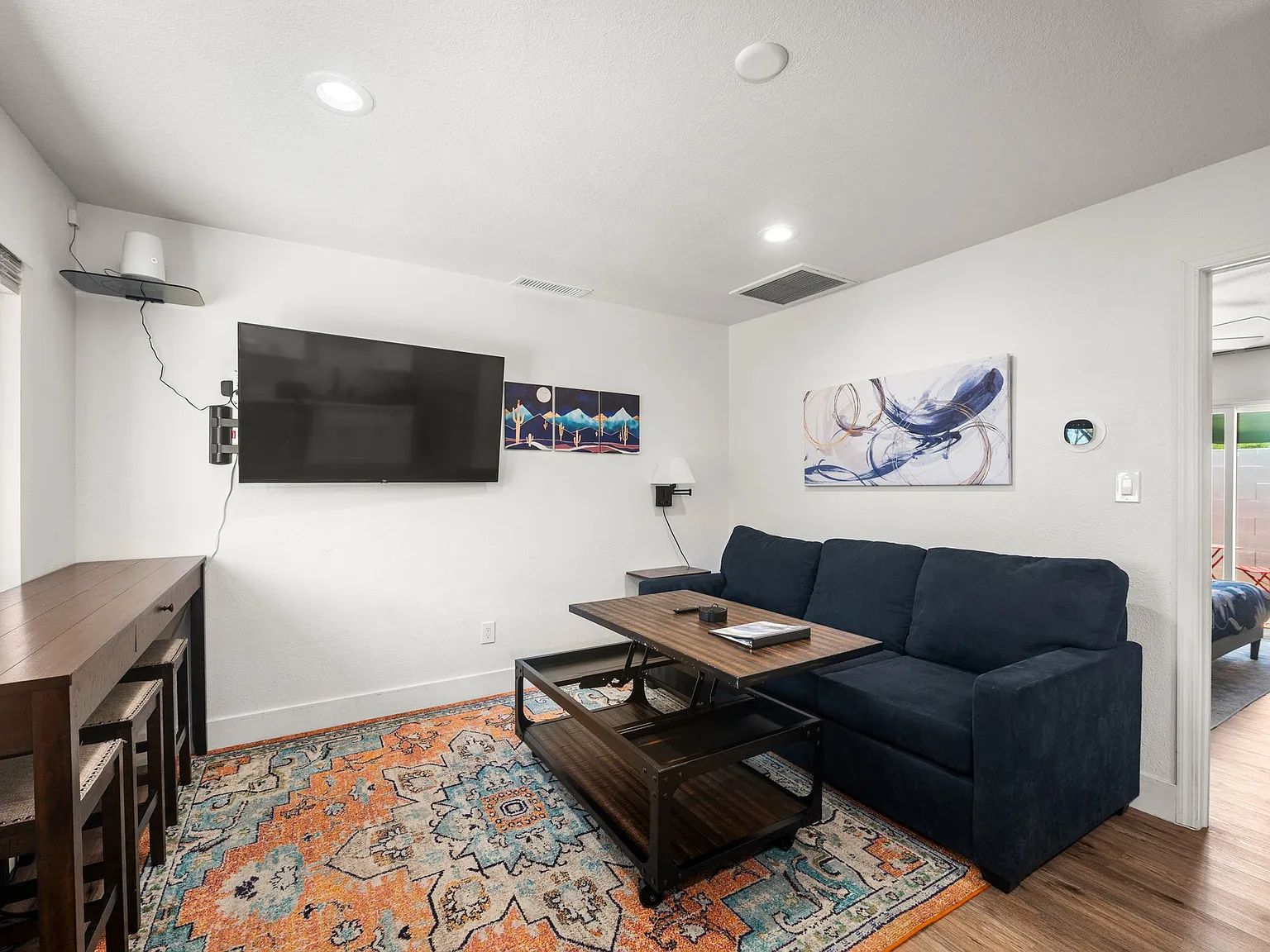 Furnished 1BR | In-Unit Laundry |All Utils Incl | DT PHX | Ideal for Travel Nurses & Relocators - #1 — Photo 2