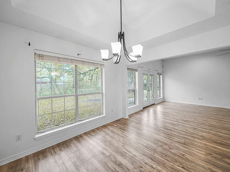 3313 Country Meadow Ln — Photo 2