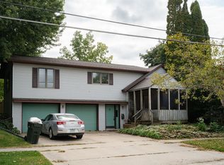 410 W 22nd St, Cedar Falls, IA 50613