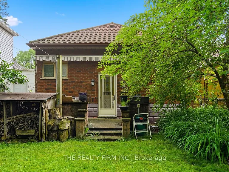 97 Springbank Dr — Photo 34