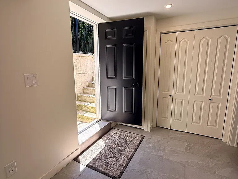 31 Brenlyn Ct #LOWER — Photo 5