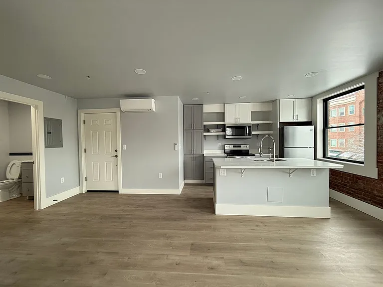 19 SW Dorion Ave — Photo 6
