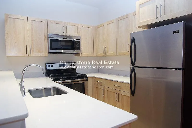 2 bed, 710 sqft, $3,850 — Photo 1