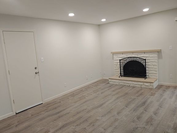 5th image of 1556 Parkwood St