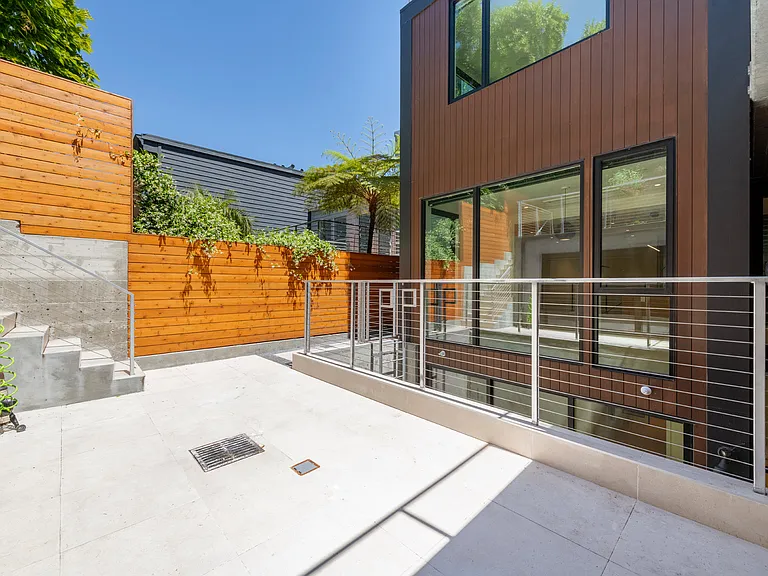 660 Carolina St — Photo 53