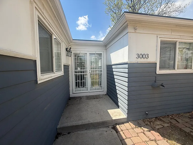 3003 S Fox St — Photo 5