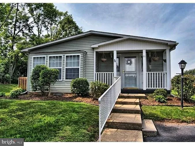 25 Shagbark Ct E photo 1