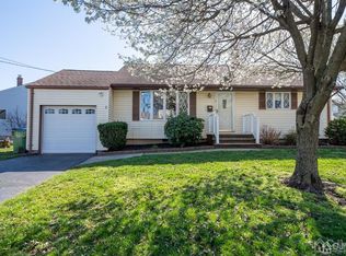 7 Sims Rd, Edison, NJ 08817