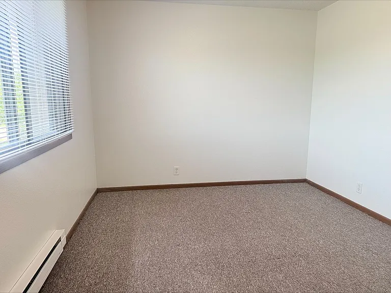 1216 S G Ave — Photo 10