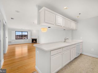 1050 N Stuart St APT 817, Arlington, VA