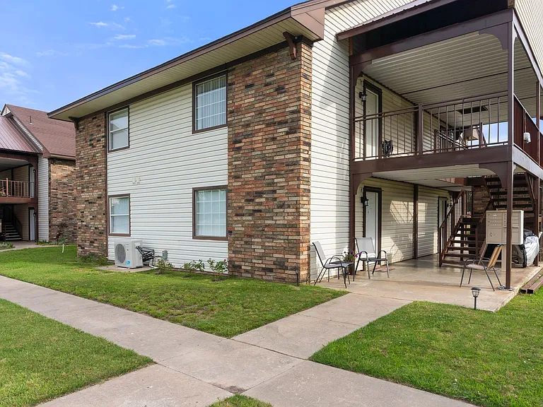 Southland Villa Apartments — Photo 4
