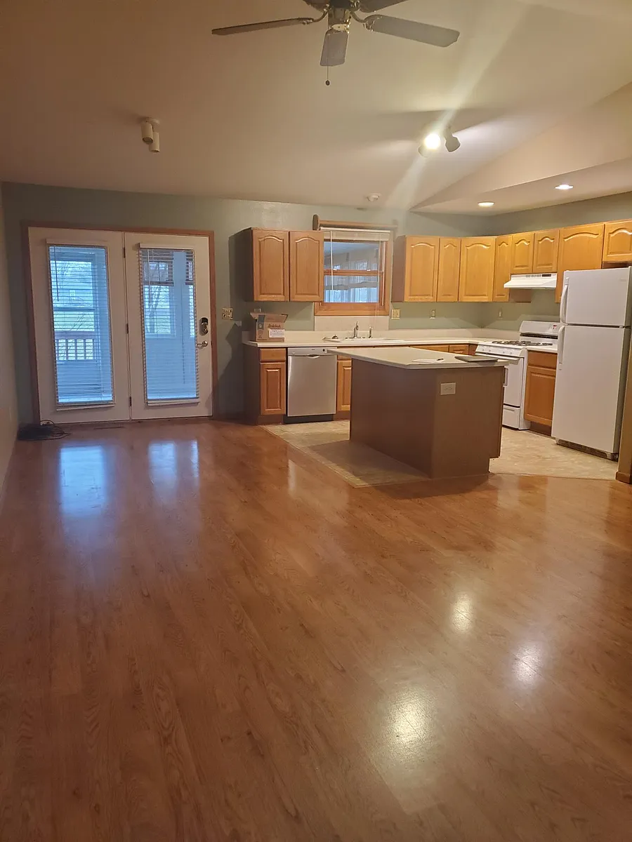 Building Photo - 175 Parkview Ct