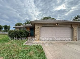 3324A S Leawood Ave, Springfield, MO 65807