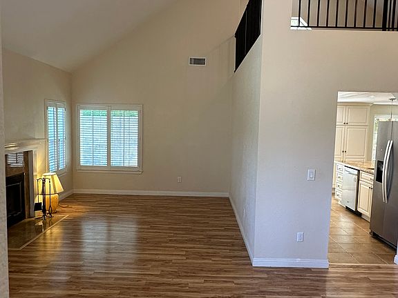 4th image of 898 English Holly Ln