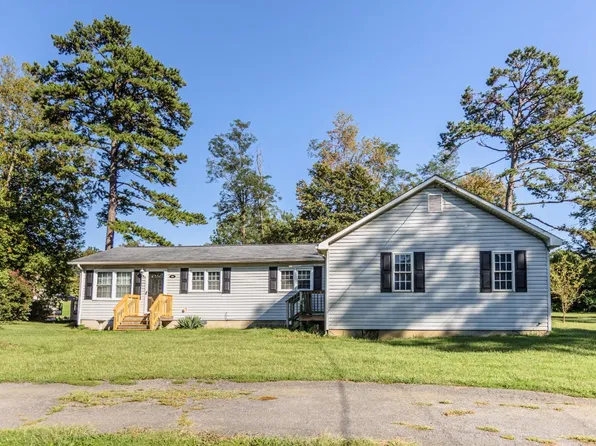 186 Lombardy St, Appomattox, VA 24522