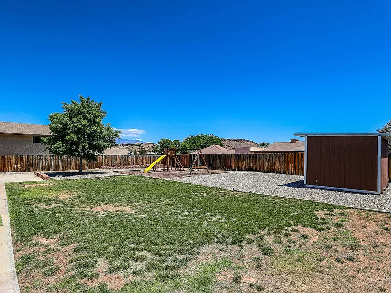 2821 Juniper Cir — Photo 24