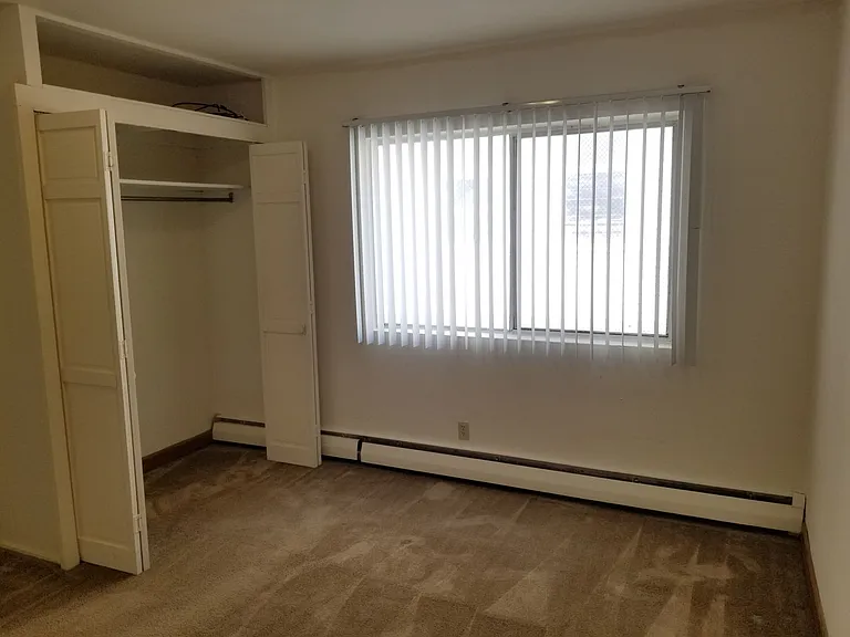 MAY RENT FREE - Sign on this Studio today! — Photo 22