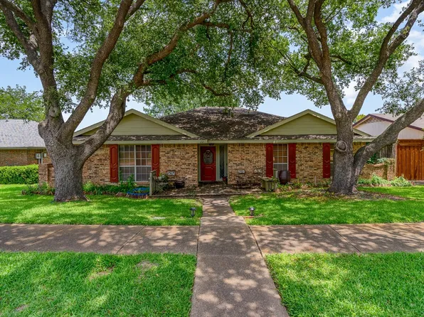 221 Los Santos Dr, Garland, TX 75043