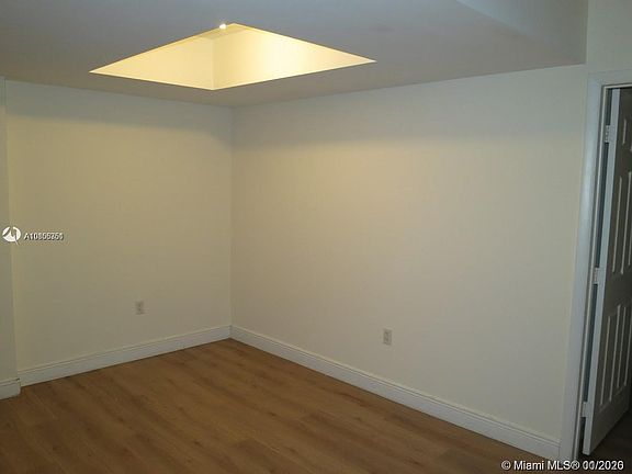 5th image of 3232 Coral Way APT 1303