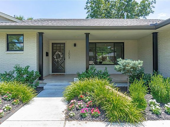 4th image of 2608 Berkshire Way