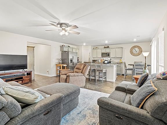 3rd image of 105 Southern Magnolia Ln