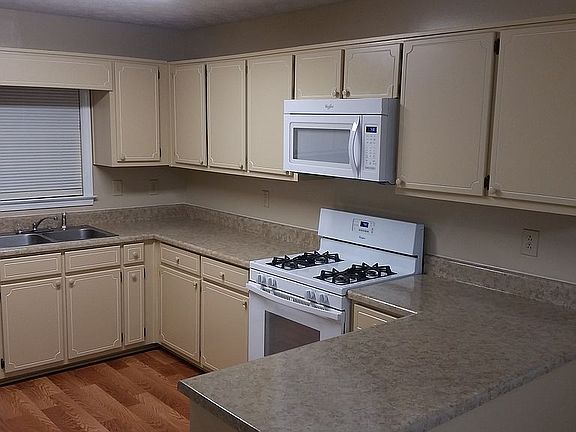 3rd image of 95 Tanglewood Ct