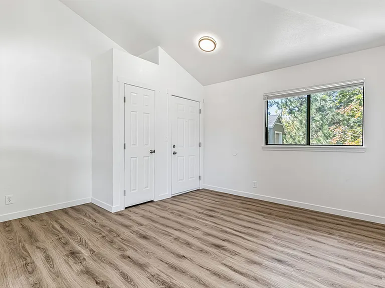 Hilton Street Apartments — Photo 36