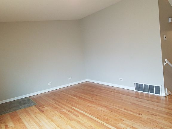 3rd image of 13928 S Dearborn St