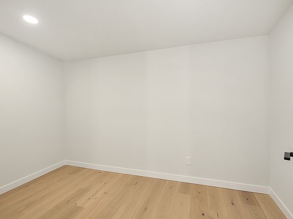 3rd image of 11136 108th Ave NE