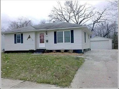 1909 S Kenmore Dr photo 1