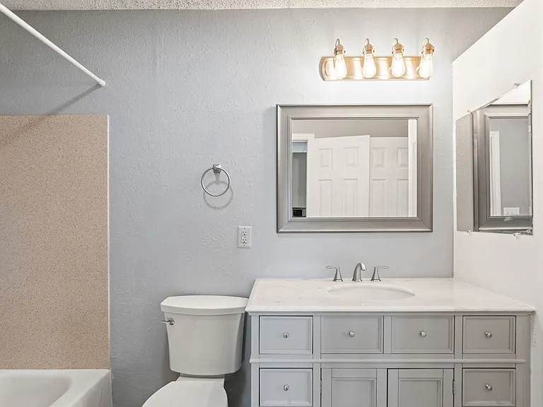221 Marion Dr #D-201 — Photo 11
