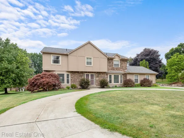 1904 Chelsea Ct, Rochester Hills, MI 48306