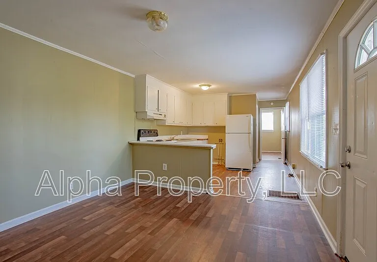 105 Foster Cir #12 — Photo 3
