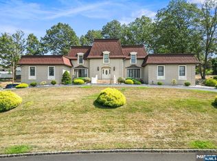28 Battle Ridge Trl, Totowa, NJ 07512